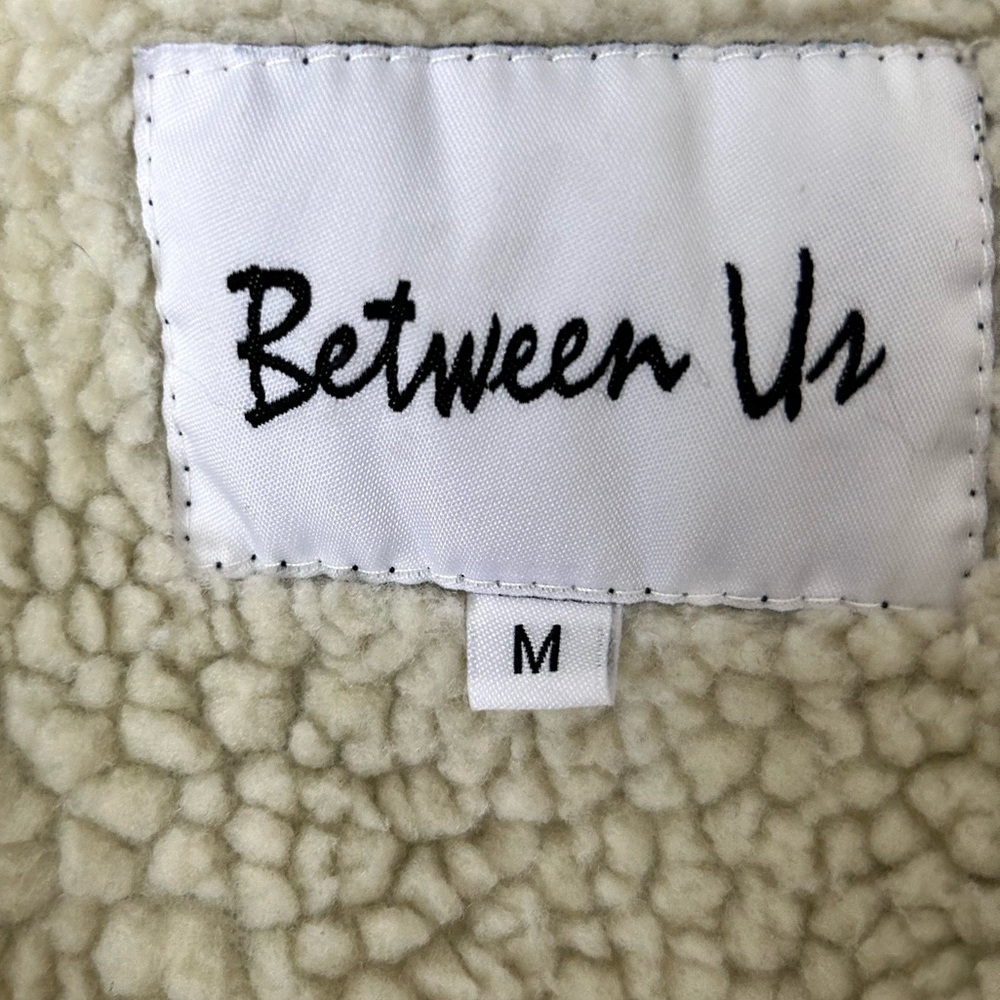 Sherpa Lined and Insulated Between Us Denim Jean Jacket size Medium - Picture 6 of 13